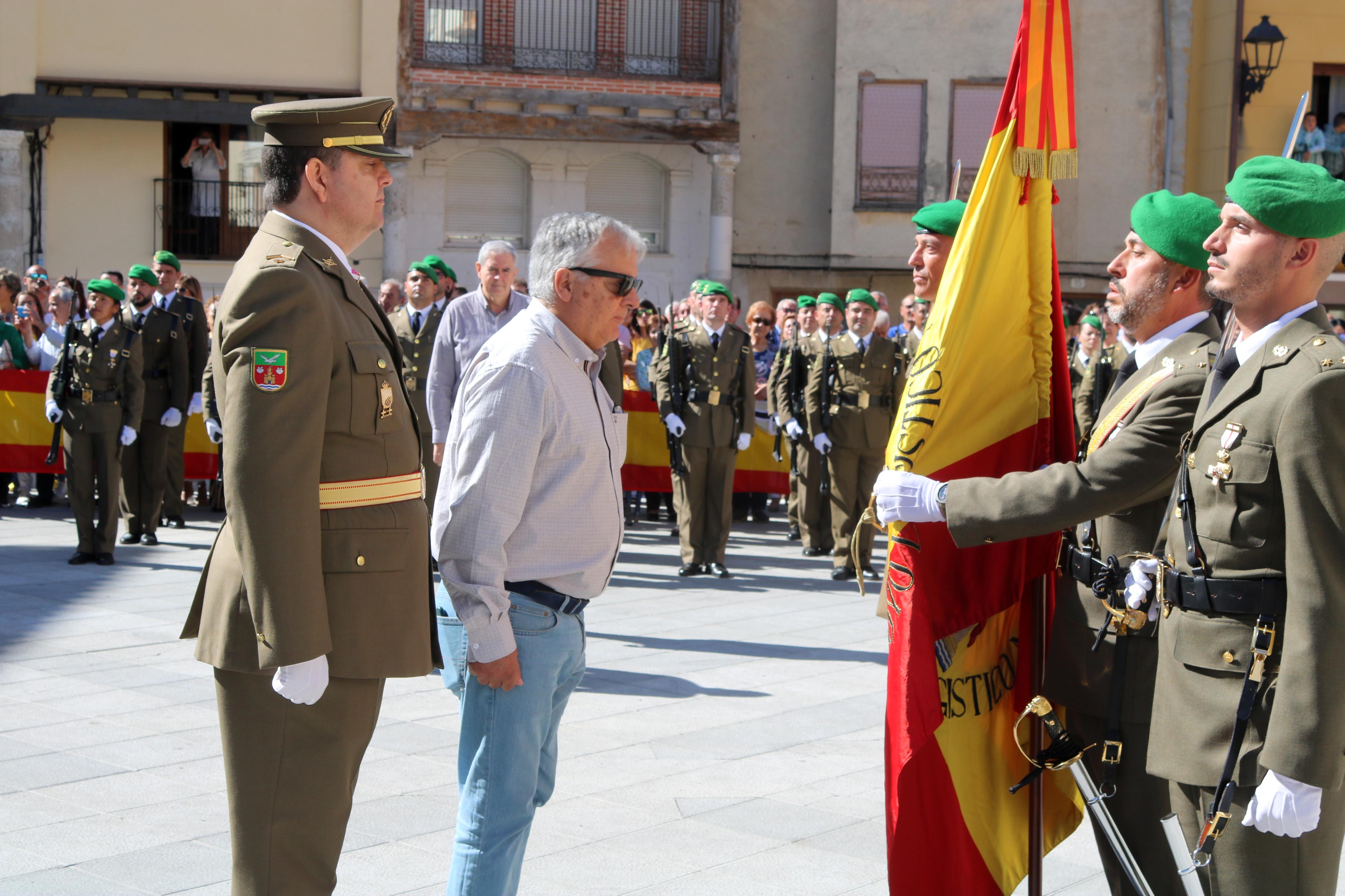 Alrededor de ochenta personas juran ante la Enseña Nacional