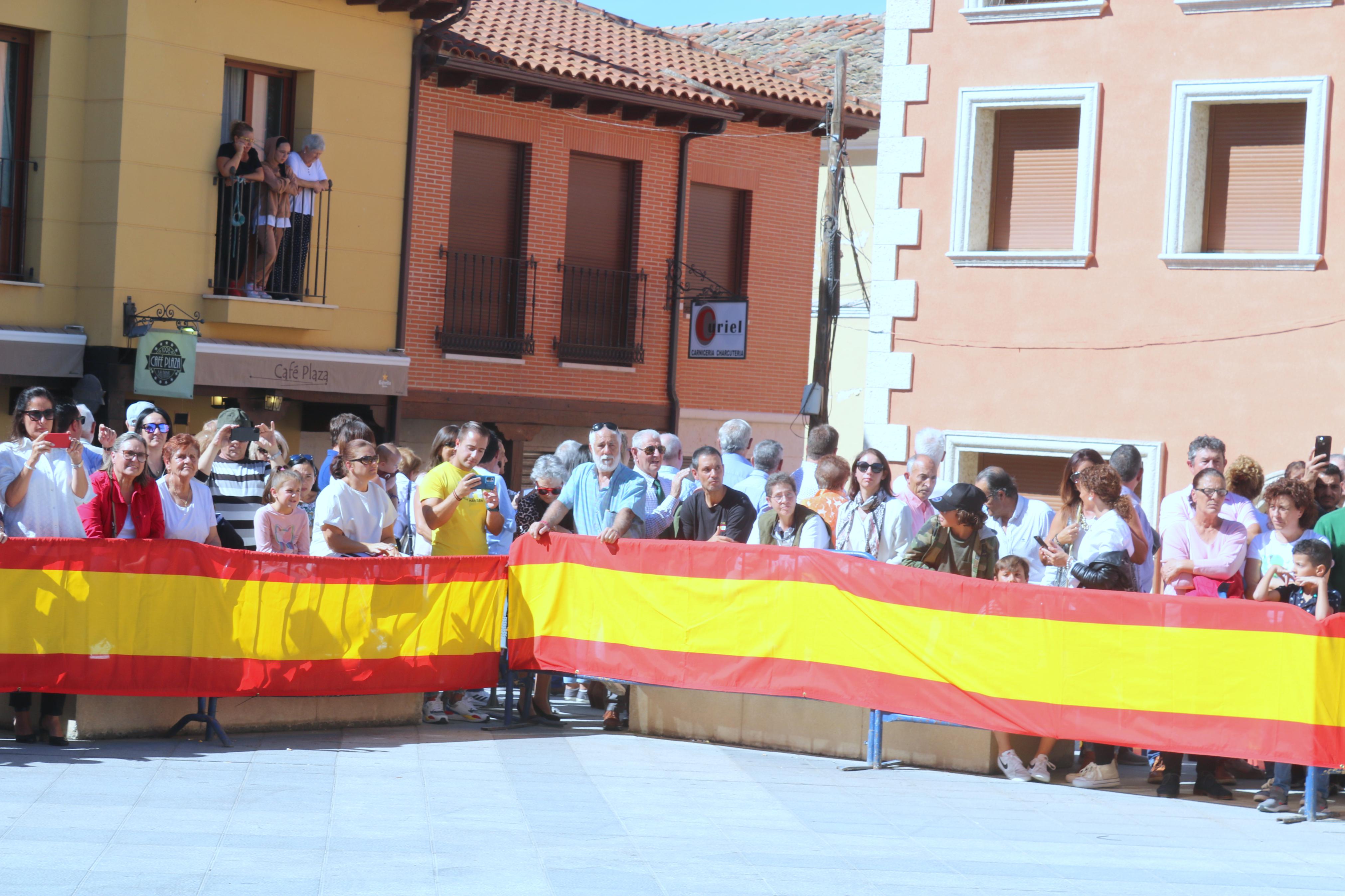 Alrededor de ochenta personas juran fidelidad ante la Enseña Nacional