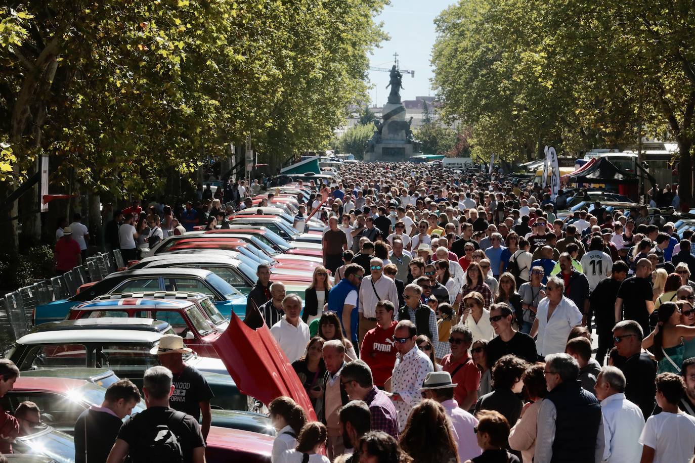 Fotos: Miles de personas disfrutan del Valladolid Motor Vintage (2/3)