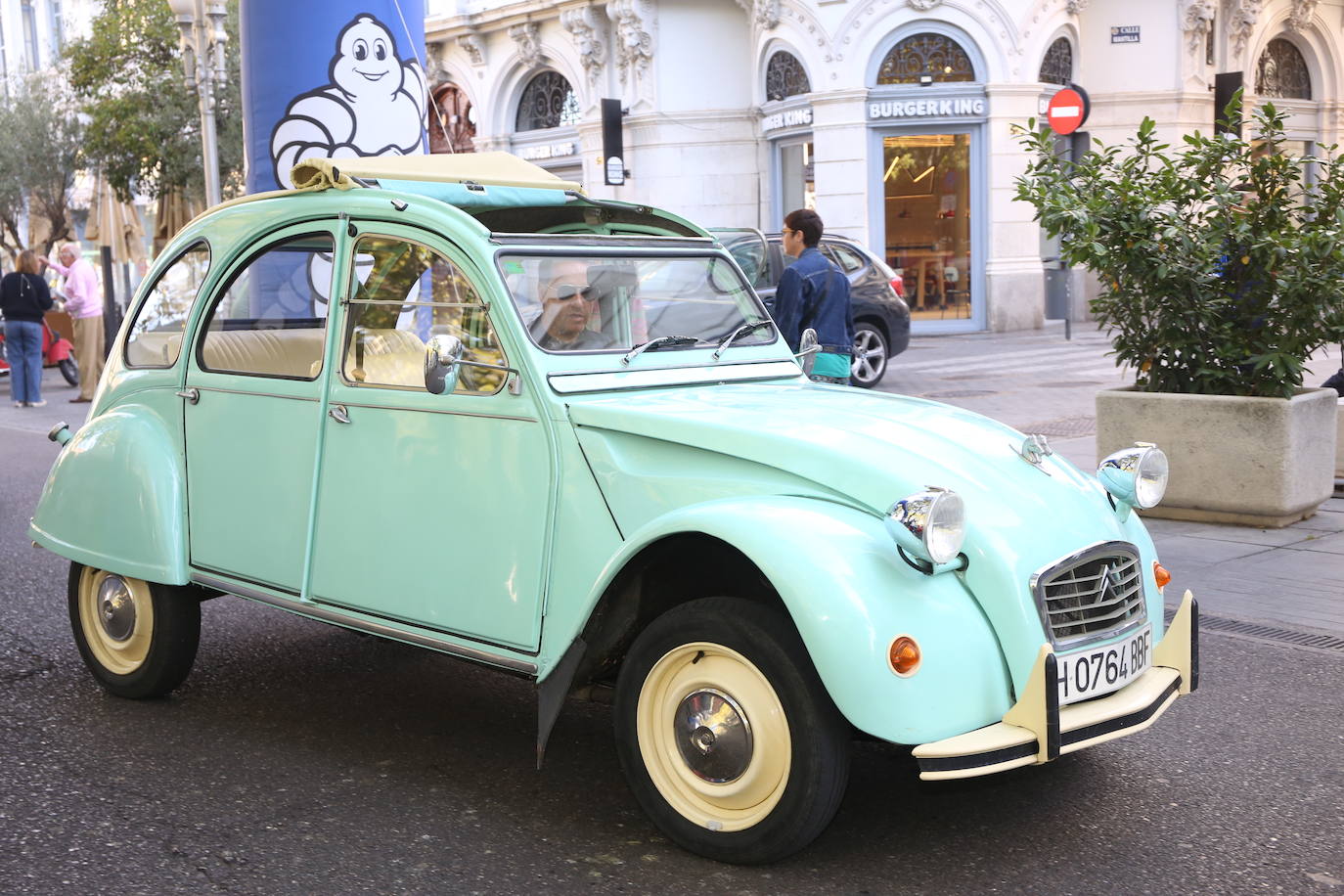 Fotos: Galería de fotos | Llegada de los participantes al Valladolid Motor Vintage 2/3