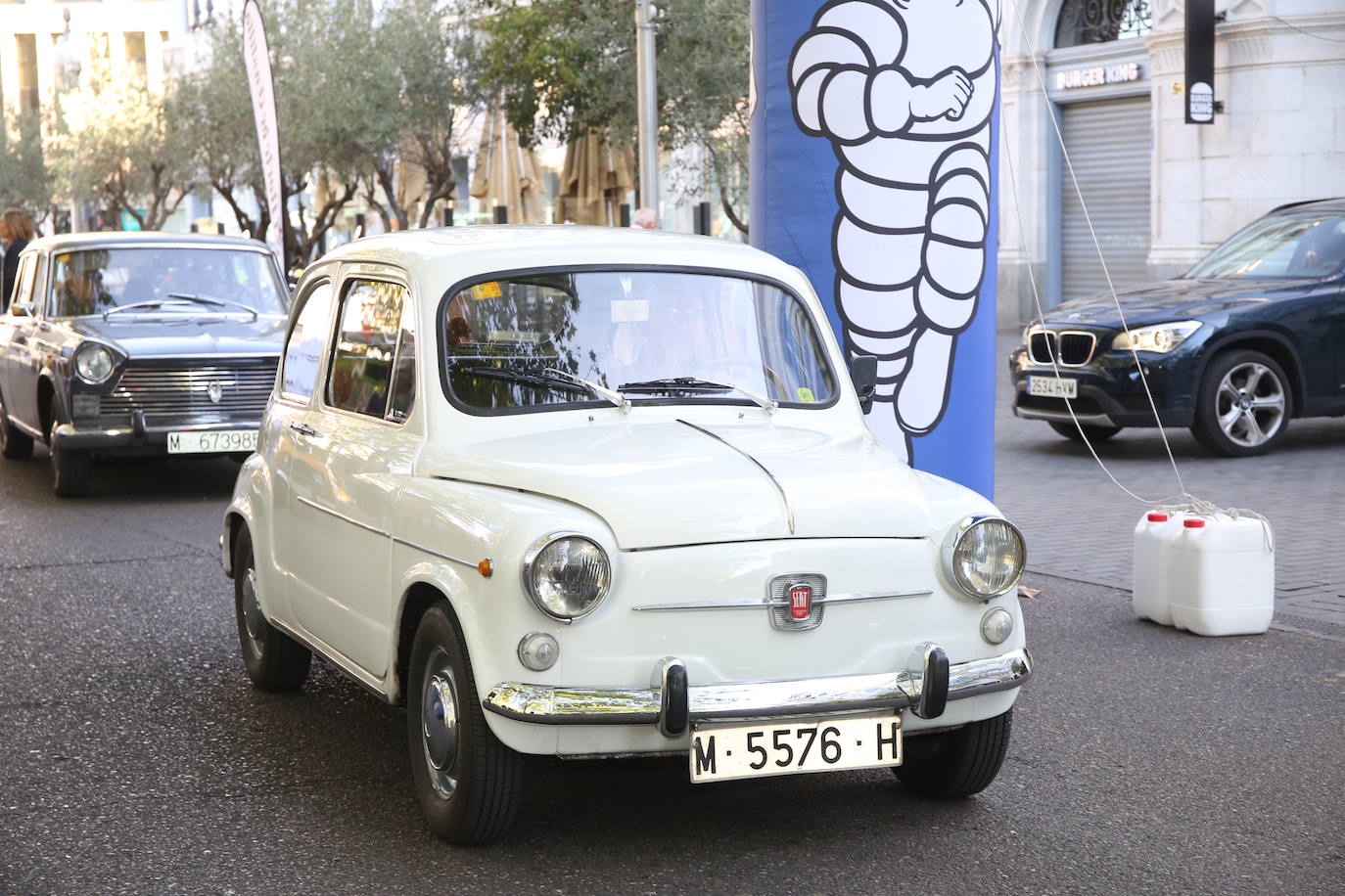 Fotos: Galería de fotos | Llegada de los participantes al Valladolid Motor Vintage 2/3