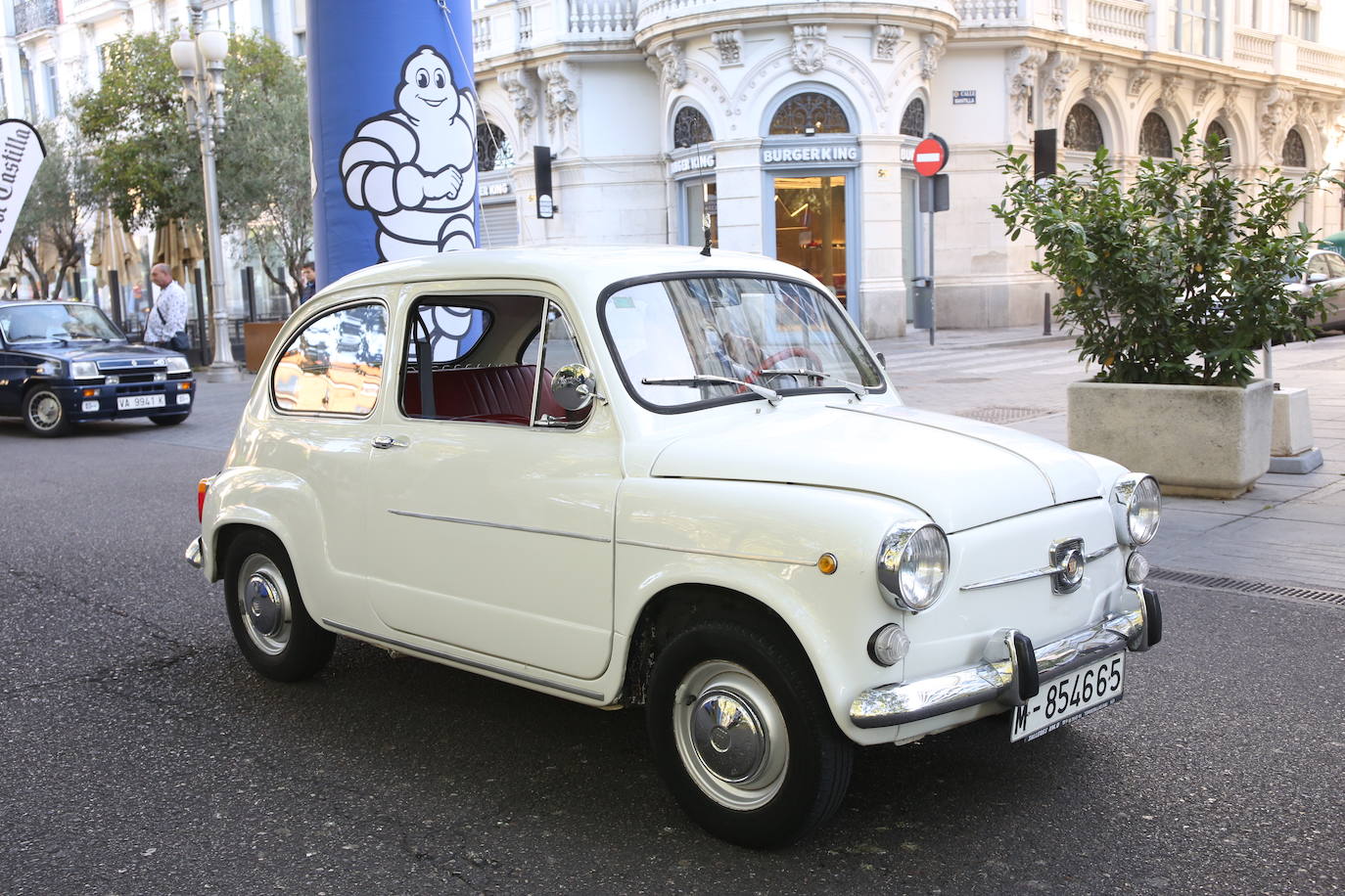 Fotos: Galería de fotos | Llegada de los participantes al Valladolid Motor Vintage 2/3