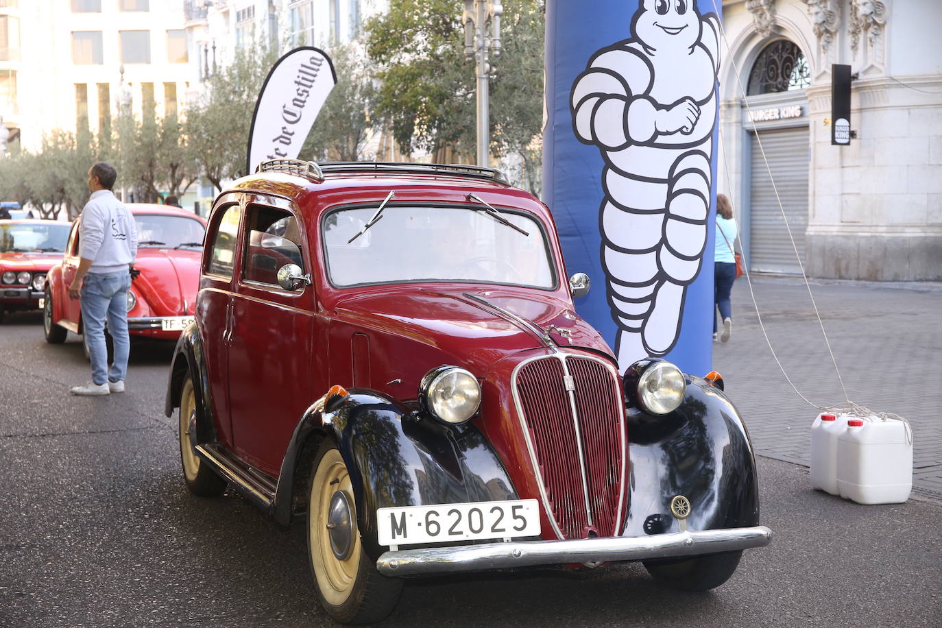 Fotos: Galería de fotos | Llegada de los participantes al Valladolid Motor Vintage 2/3