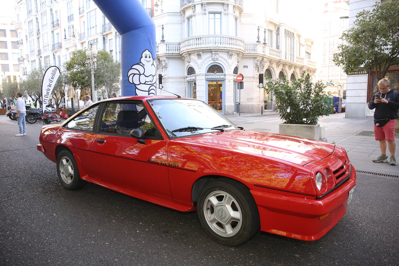 Fotos: Galería de fotos | Llegada de los participantes al Valladolid Motor Vintage 2/3