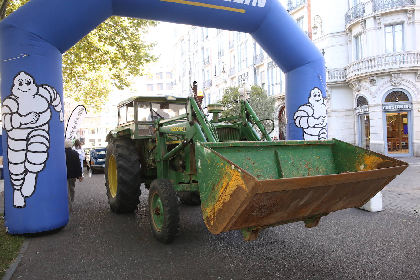 Fotos: Galería de fotos | Llegada de los participantes al Valladolid Motor Vintage 2/3