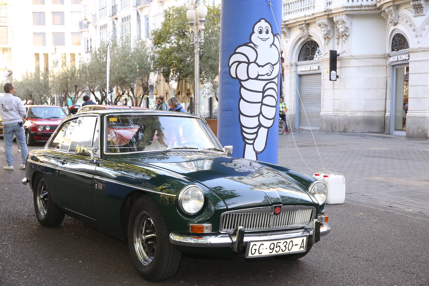 Fotos: Galería de fotos | Llegada de los participantes al Valladolid Motor Vintage 2/3