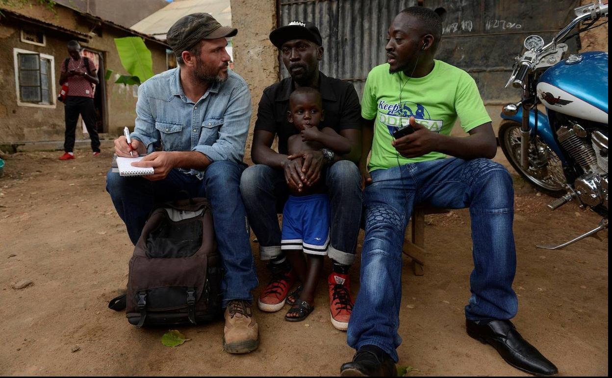 Xavi Aldekoa, en una de sus coberturas en Uganda. 