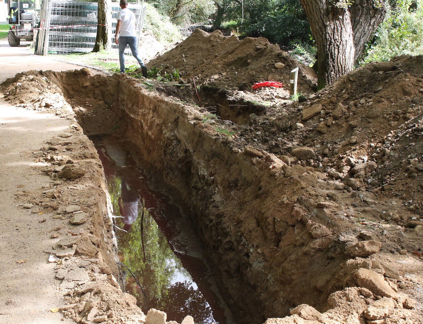 Avería del colector en la Alameda del Parral junto al Eresma 