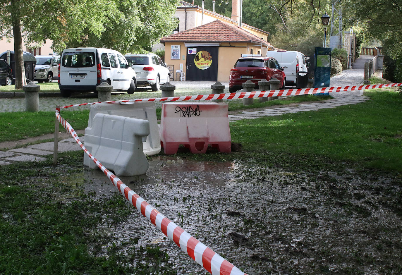 Avería del colector en la Alameda del Parral junto al Eresma 