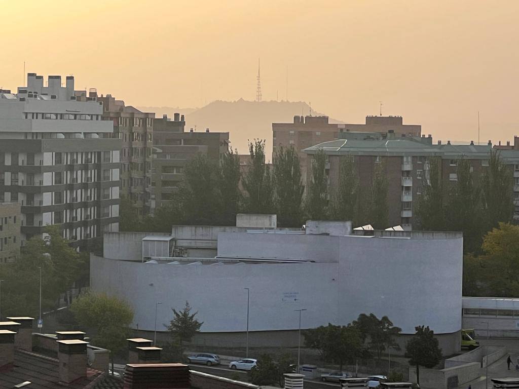 Fotos: La calima tiñe de naranja el cielo de Valladolid