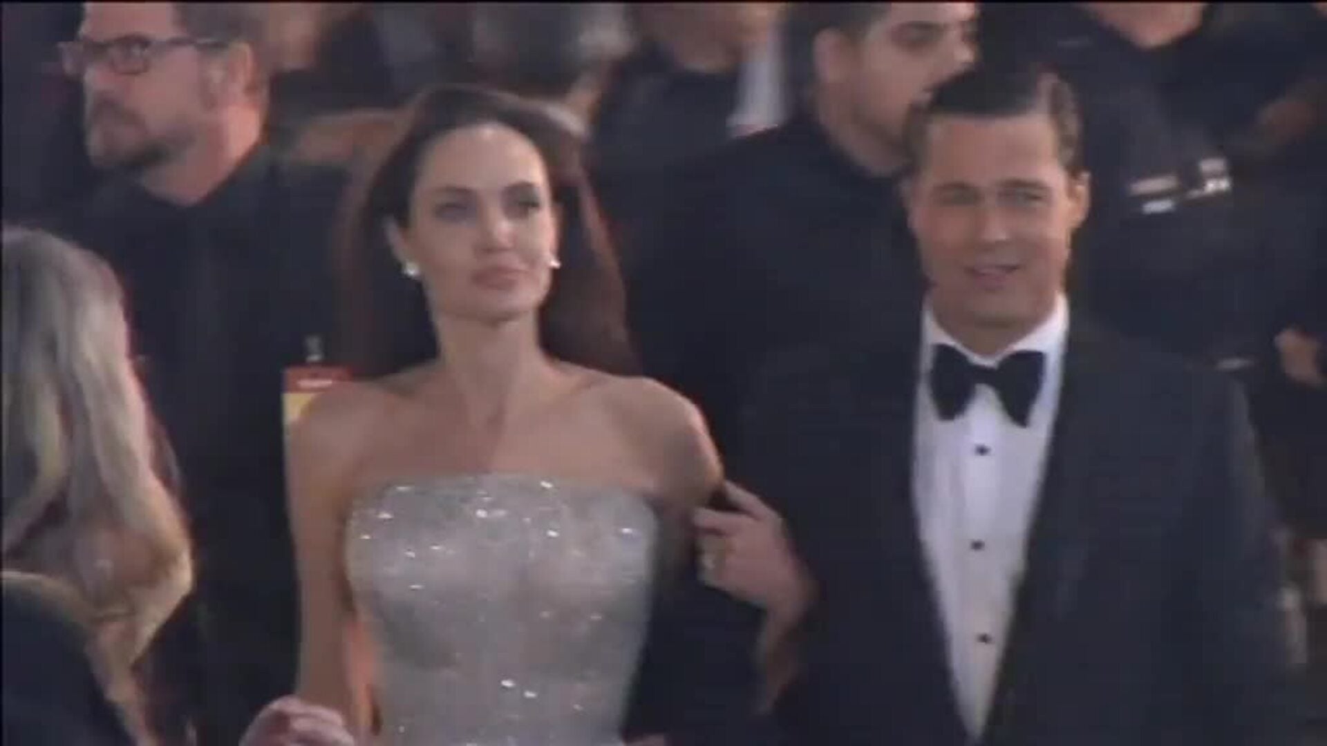 Angelina Jolie presenta una demanda contra Brad Pitt por agredirle a ella y a sus hijos en un avión privado