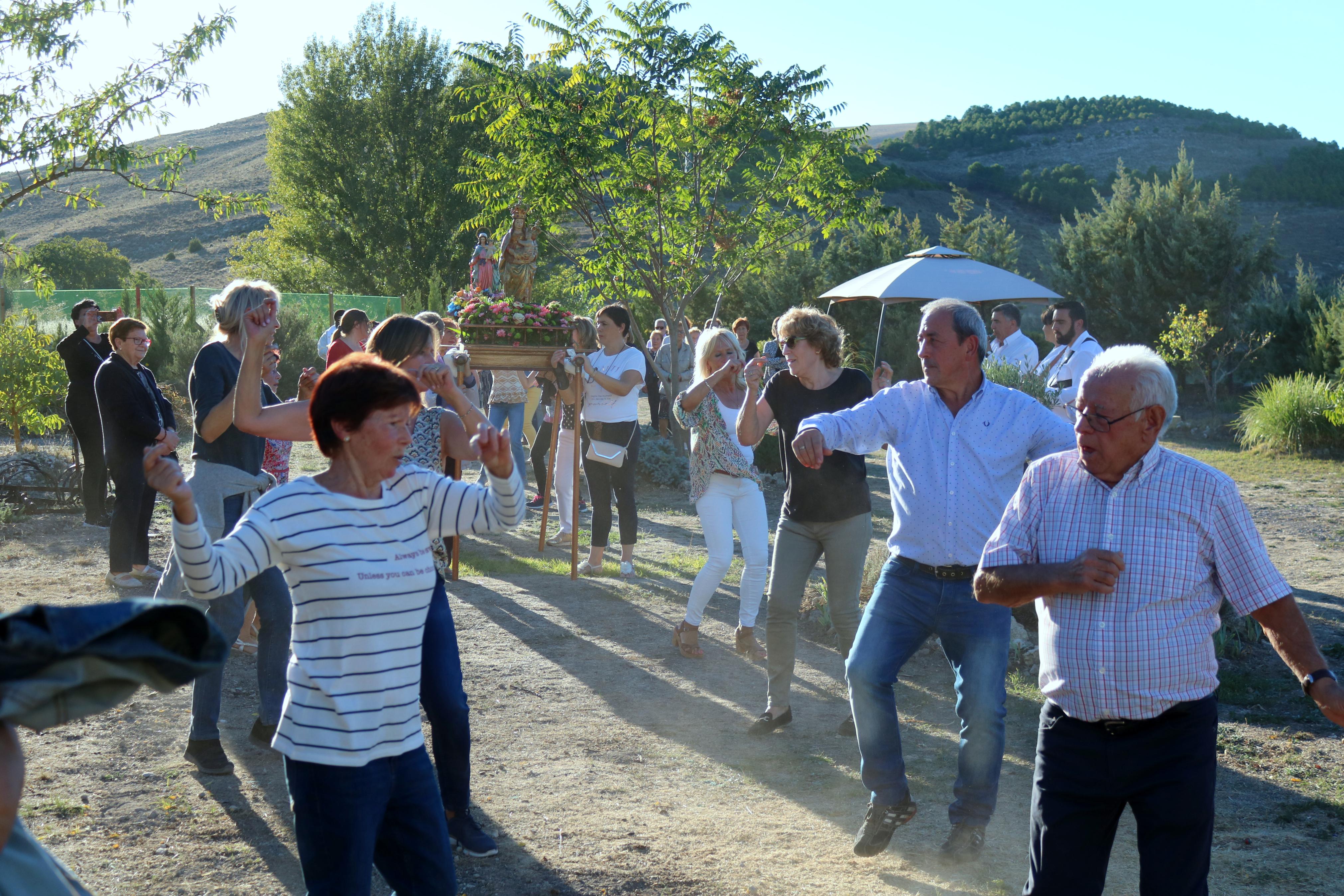 Las Fiestas Patronales tienen su centro en las danzas en honor a la Virgen del Río Franco y la Virgen del Rosario