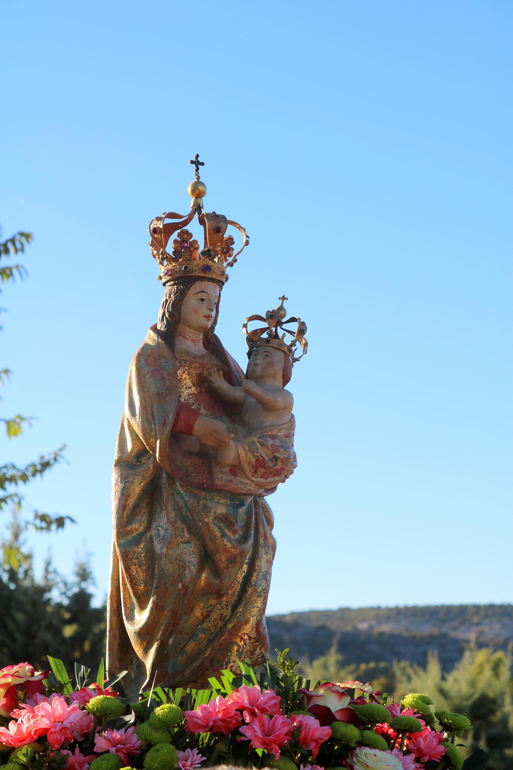 Las Fiestas Patronales tienen su centro en las danzas en honor a la Virgen del Río Franco y la Virgen del Rosario