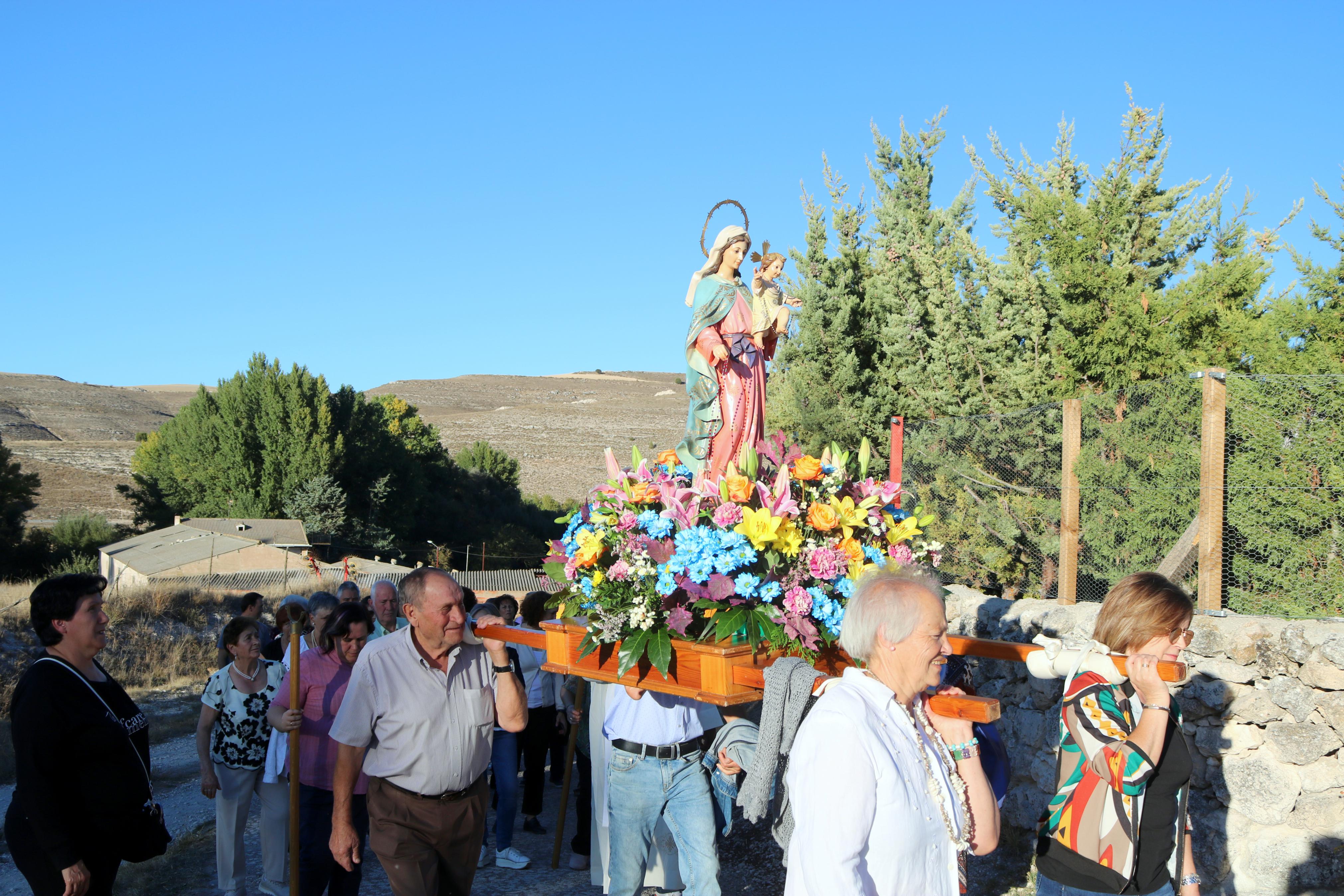 Las Fiestas Patronales tienen su centro en las danzas en honor a la Virgen del Río Franco y la Virgen del Rosario