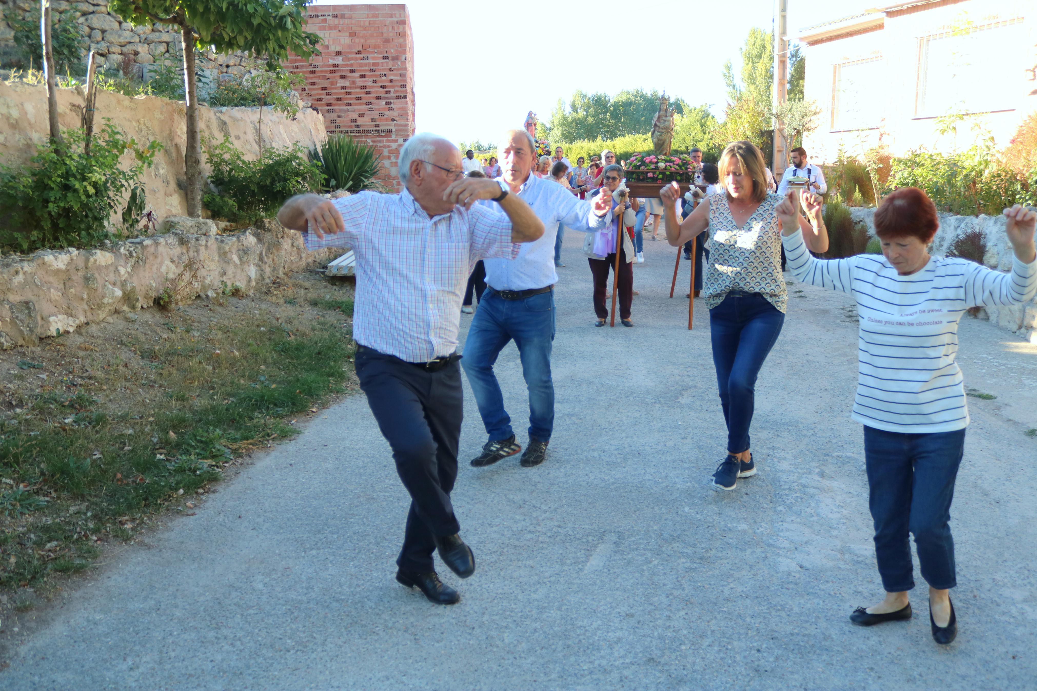 Las Fiestas Patronales tienen su centro en las danzas en honor a la Virgen del Río Franco y la Virgen del Rosario