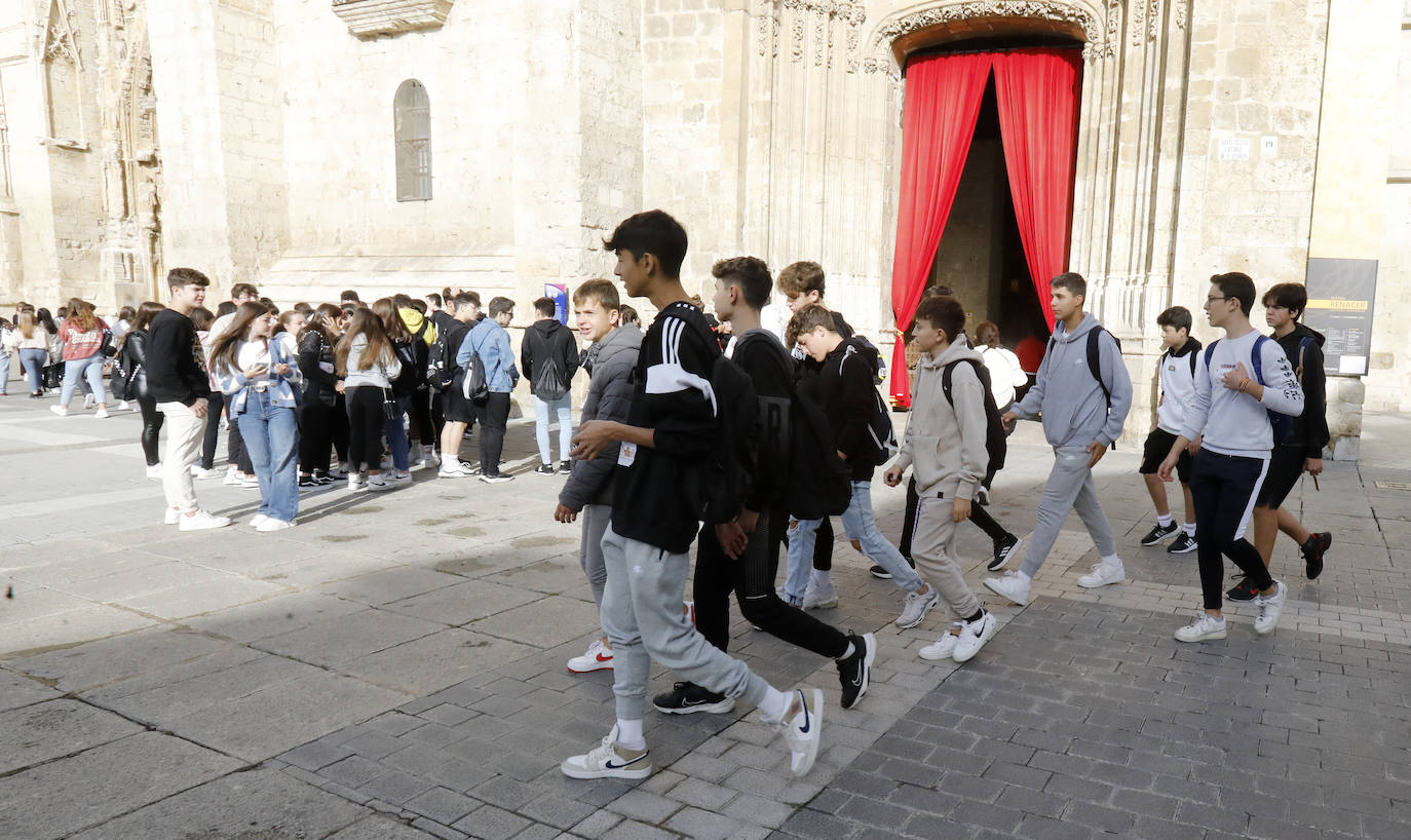 Fotos: Alumnos de Religión de la comunidad visitan &#039;Renacer&#039;