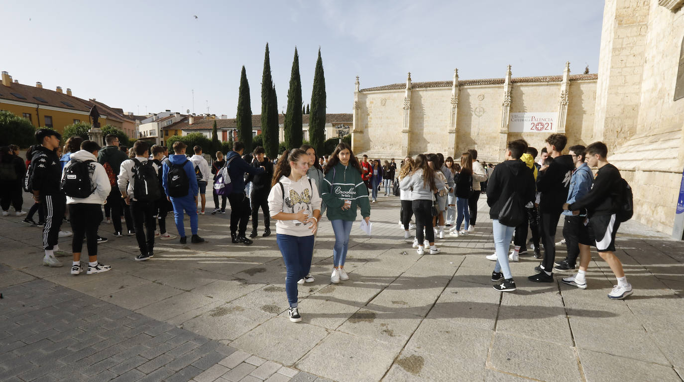 Fotos: Alumnos de Religión de la comunidad visitan &#039;Renacer&#039;