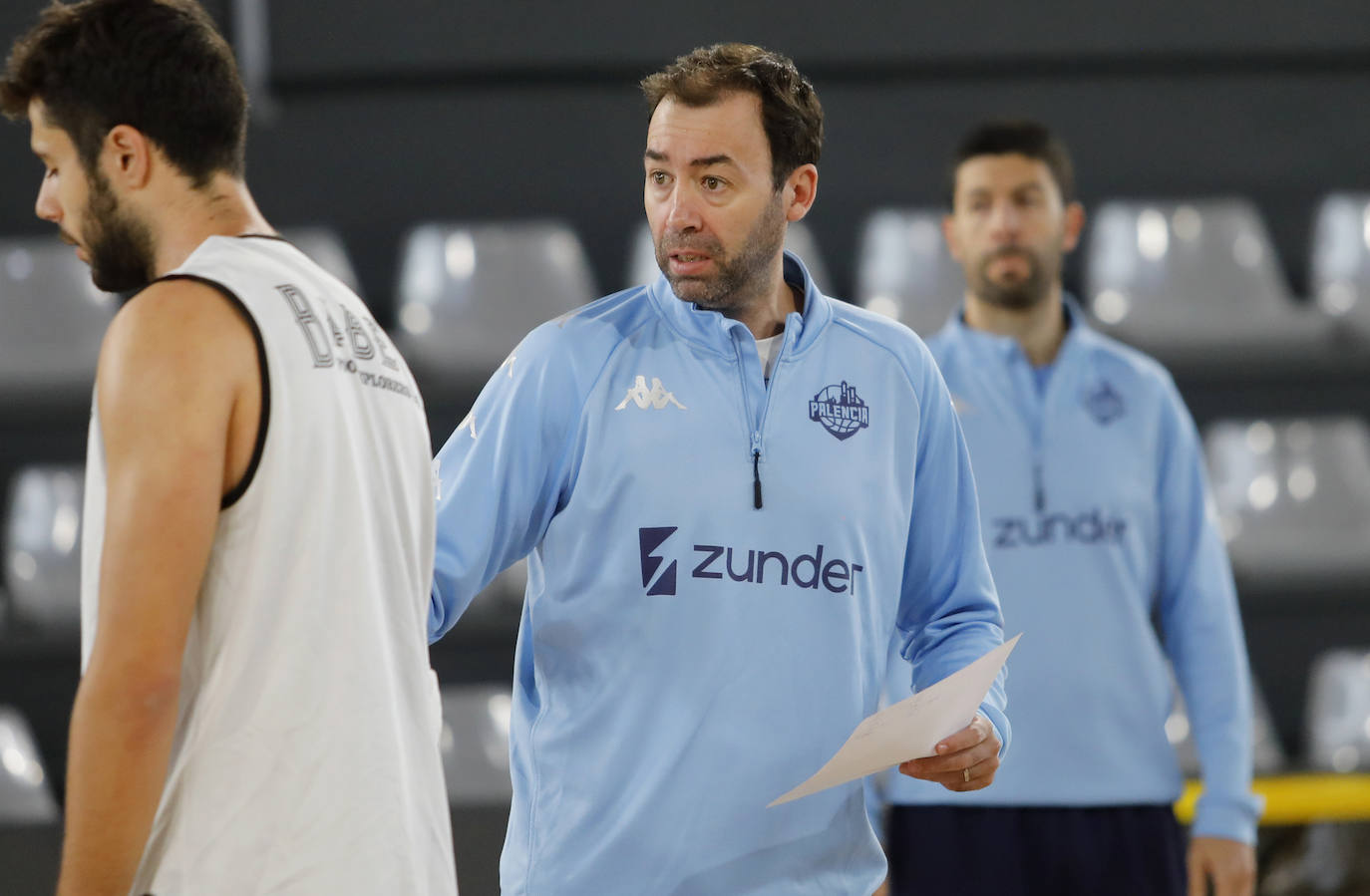 Fotos: El Zunder, preparado para el derbi en el primer partido de Liga