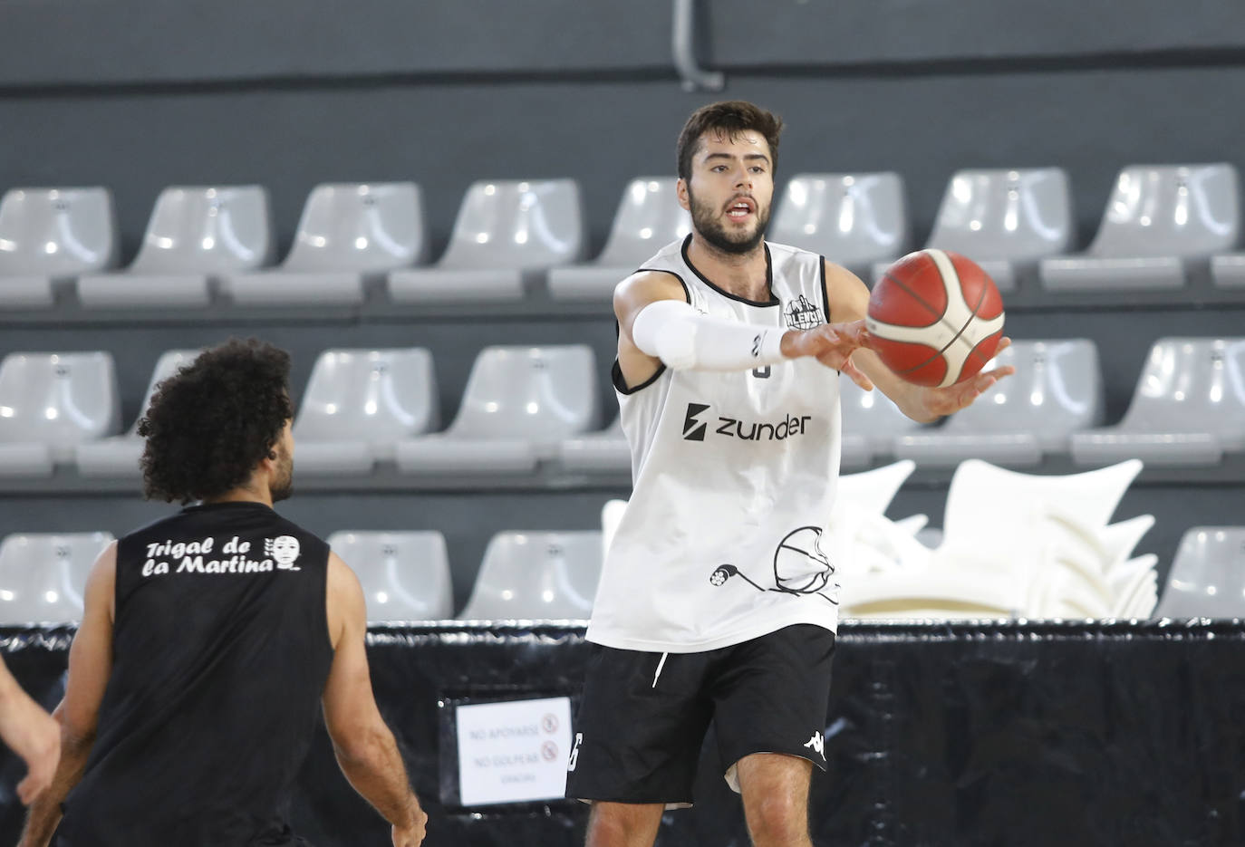 Fotos: El Zunder, preparado para el derbi en el primer partido de Liga