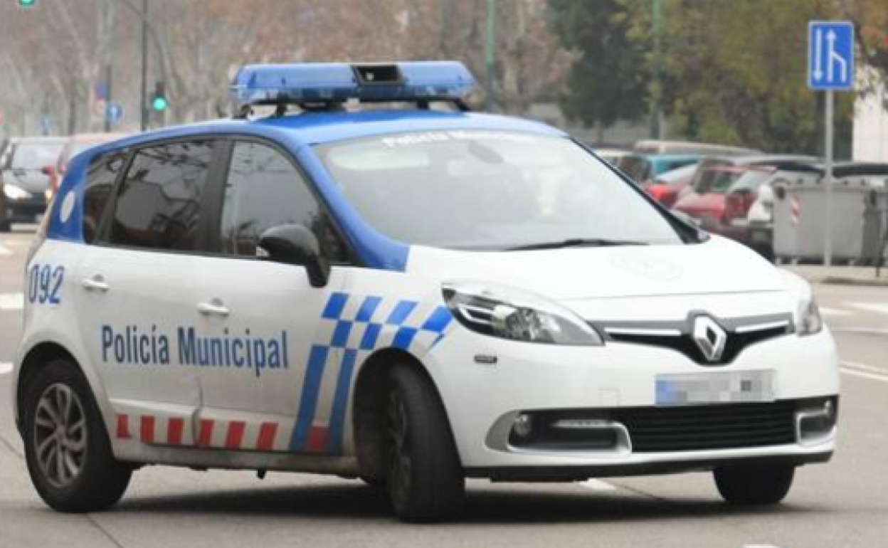 Un vehículo de la Policía Municipal durante su turno de patrulla. 