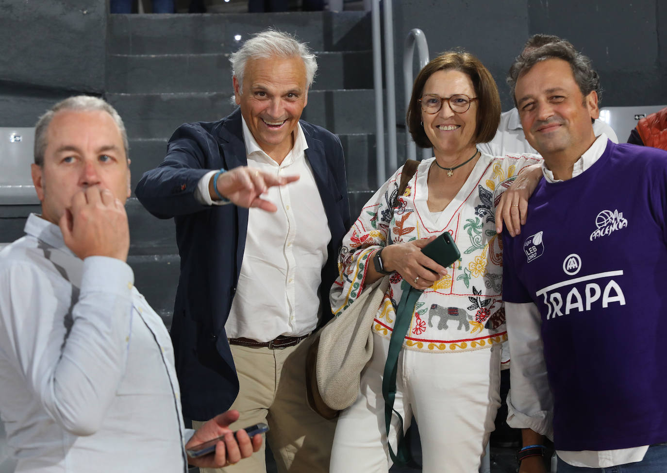 Fotos: La afición del baloncesto responde en el primer partido de Liga