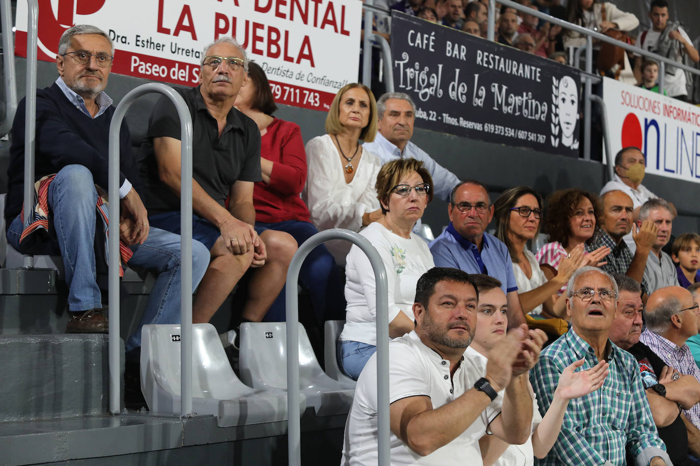 Fotos: La afición del baloncesto responde en el primer partido de Liga