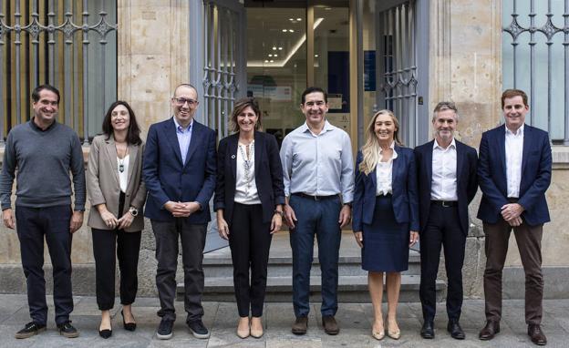 Peio Belausteguigoitia, Cristina Hernández, Onur Genç, Marta Alonso, Carlos TorresVila (presidente de BBVA), Asunción Álvarez, Noel Bobes y Gonzalo Rodríguez.