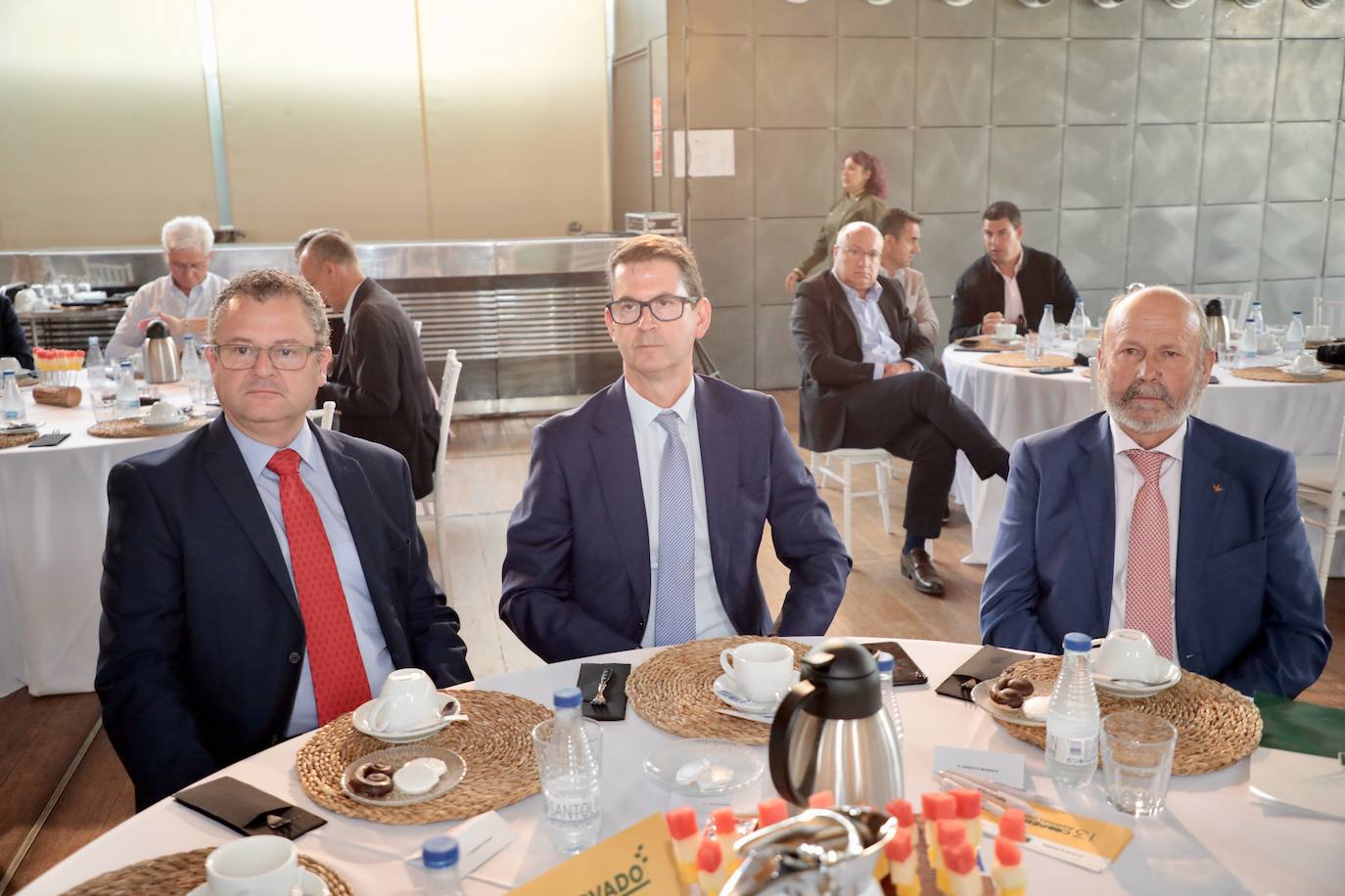 El consejero de Agricultura, Ganadería y Desarrollo Rural de la Junta de Castilla y León, Gerardo Dueñas; el director general de El Norte de Castilla, Goyo Ezama, y Ernesto Moronta, presidente de la Unión de Cajas Rurales de Castilla y León.