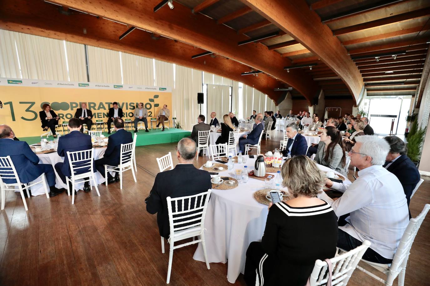 Los invitados durante la mesa redonda.