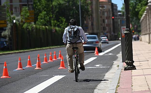 La Junta aprueba sus medidas para ahorrar energía: del autoconsumo al uso de la bici