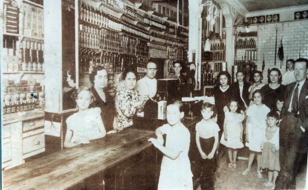 Imagen principal - Comercios históricos de Valladolid: Alimentación Heras: del garbanzo de Béjar al bacalao de las Islas Feroe