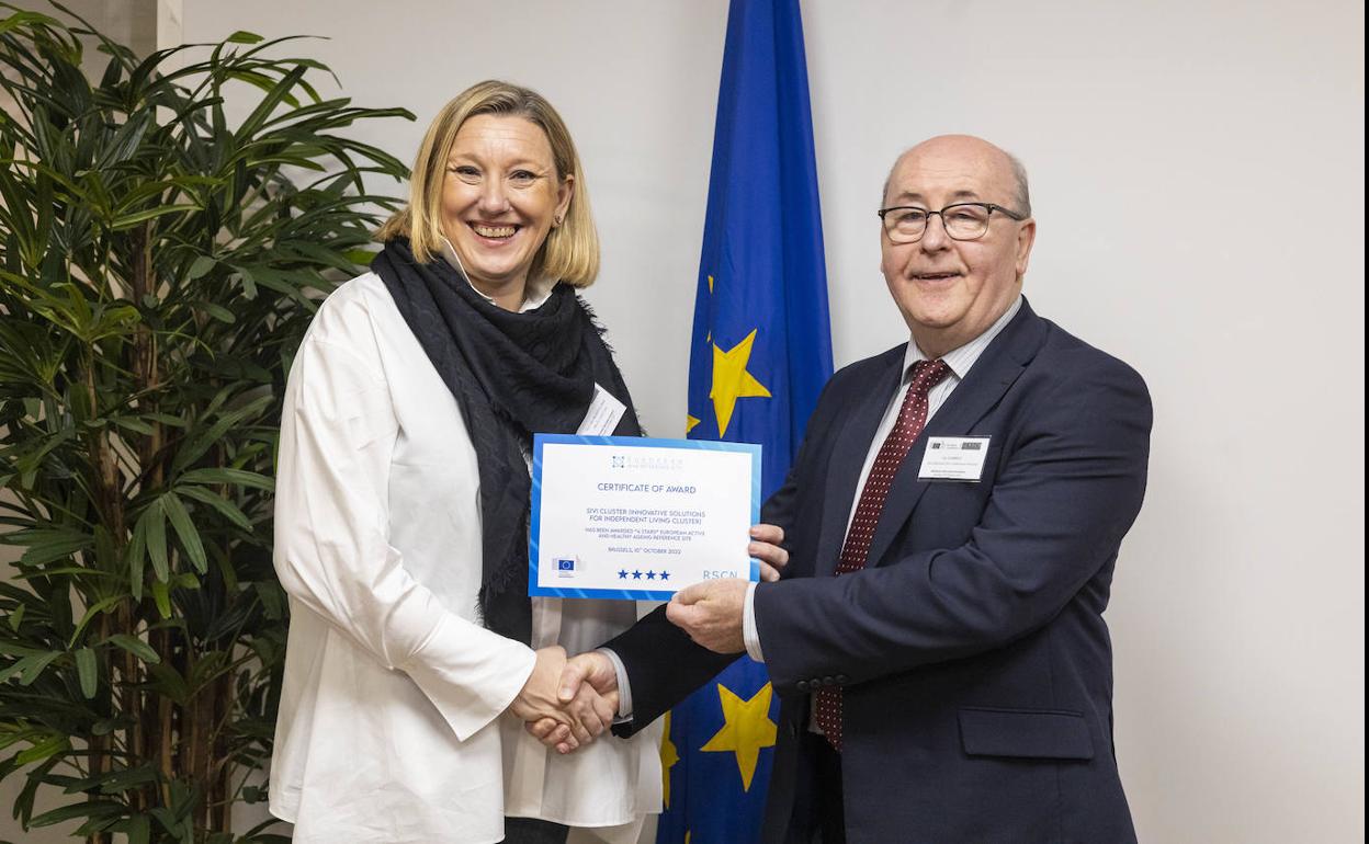 Isabel Blanco recibe en Bruselas un premio por la gestión de los servicios sociales de Castilla y León.