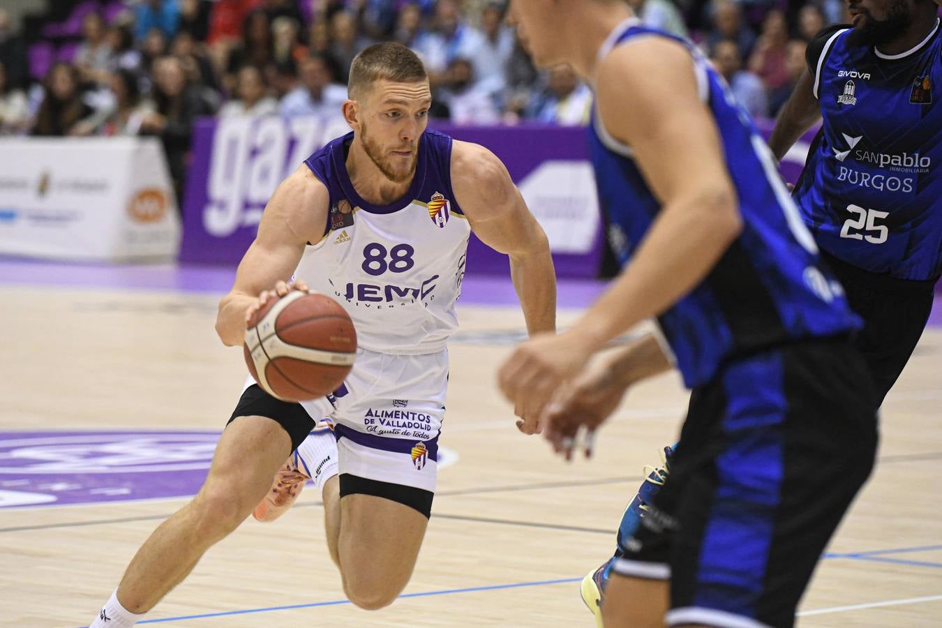 Fotos: Victoria del Real Valladolid Baloncesto ante el San Pablo Burgos (75-61)