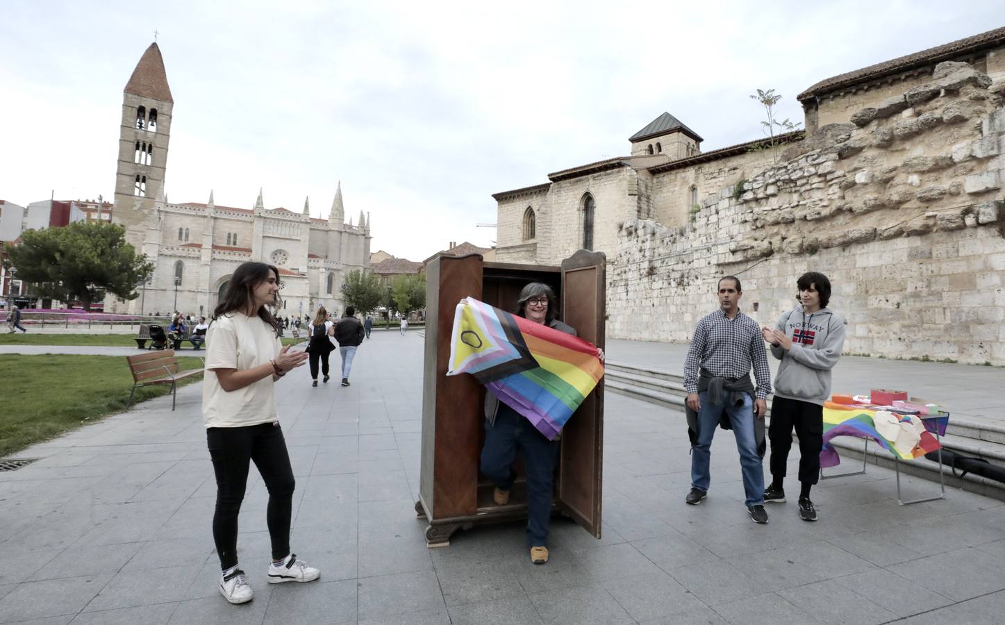 Fotos: La Fundación Triángulo conmemora en Valladolid el Día Internacional para Salir del Armario