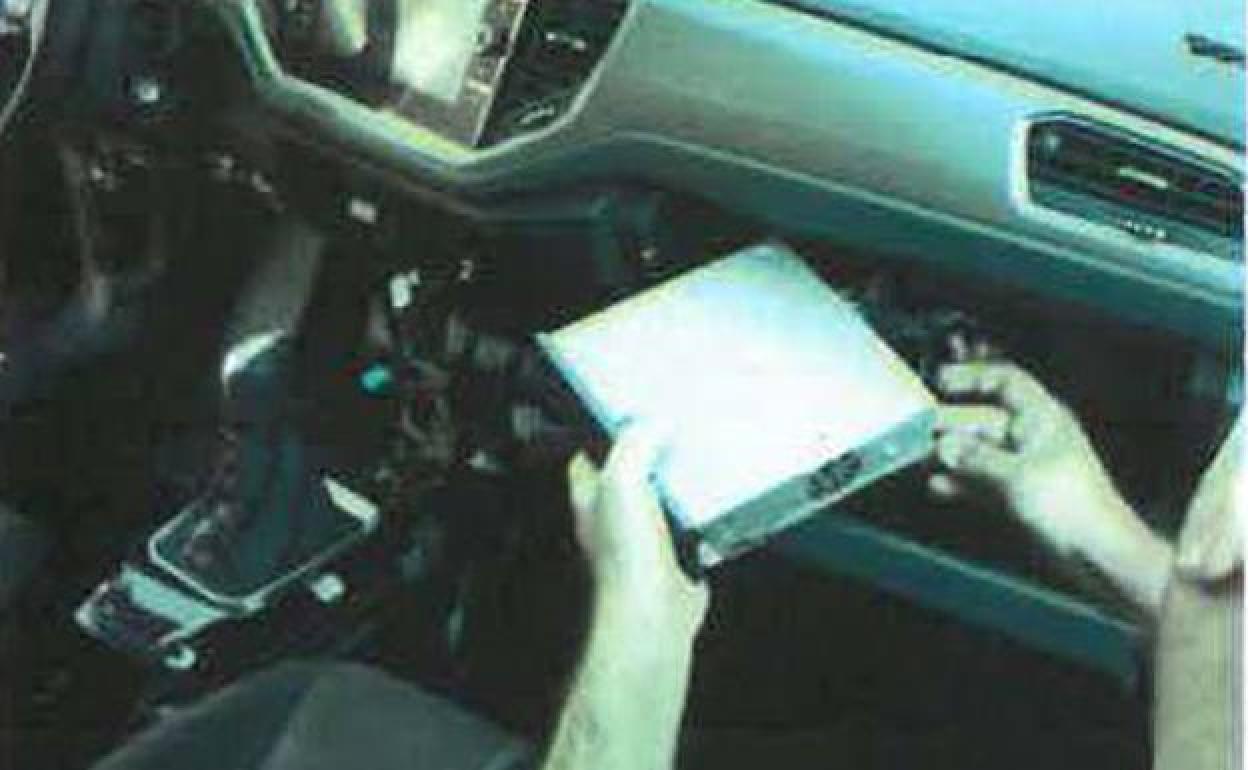 Una de las unidades electrónicas del coche de Óscar S analizadas por el perito judicial. 