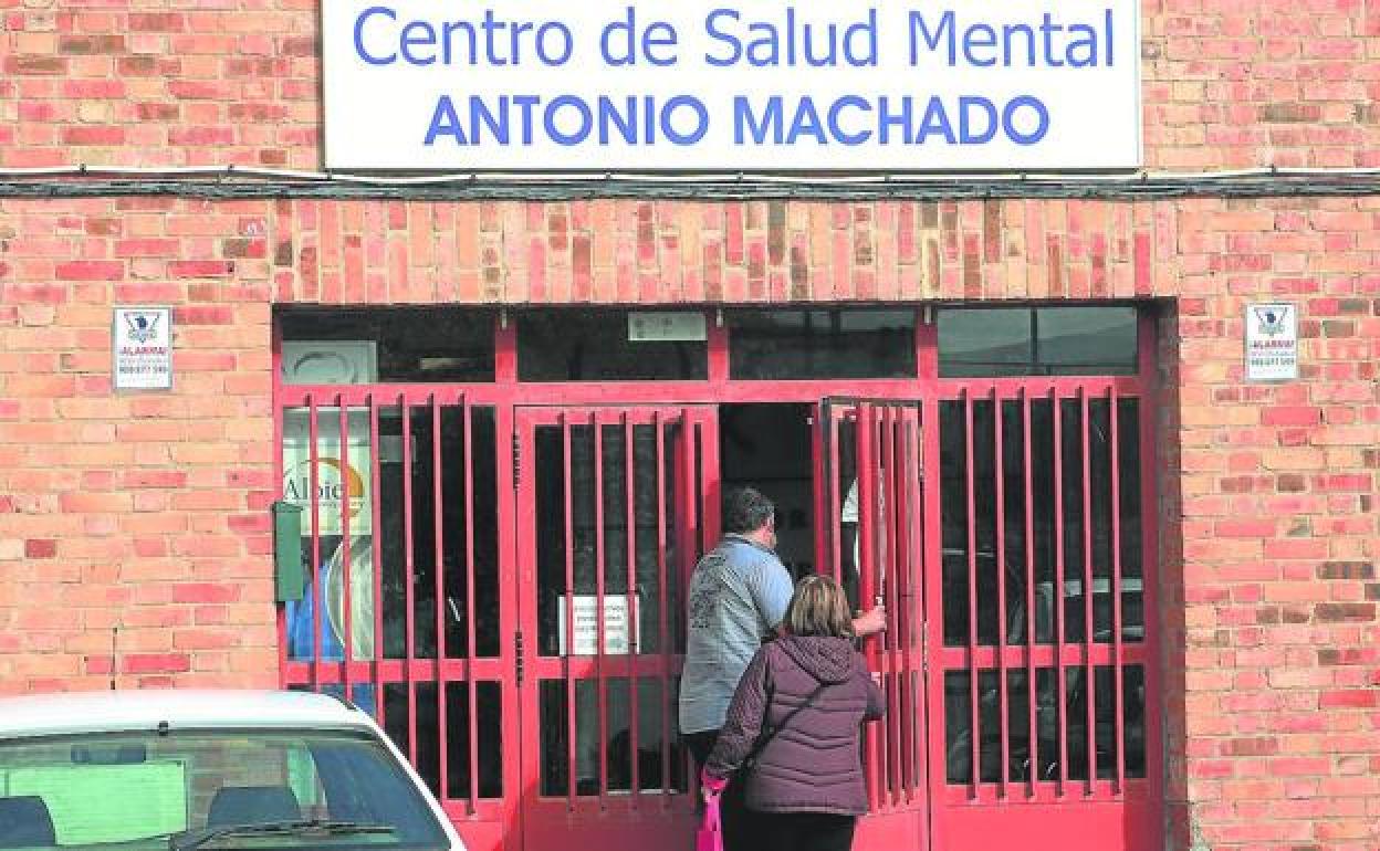 Acceso al centro Antonio Machado, en los Altos de la Piedad de la capital segoviana. 