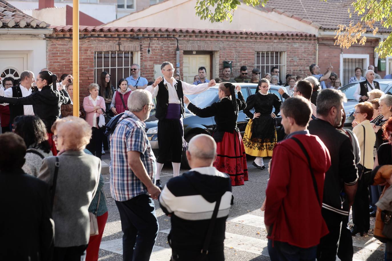 Fotos: El barrio de La Pilarica de Valladolid procesiona a su Virgen en el día del Pilar