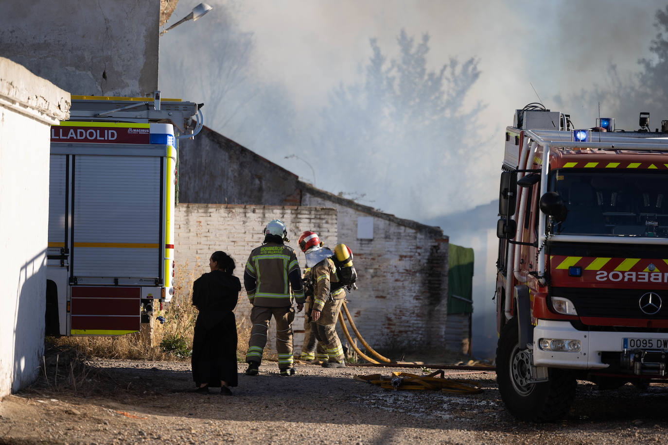 Fotos: Se incendian cuatro naves okupadas en el Camino Palomares de Valladolid