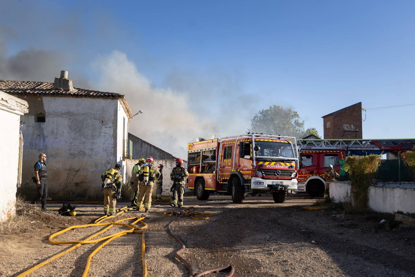 Fotos: Se incendian cuatro naves okupadas en el Camino Palomares de Valladolid