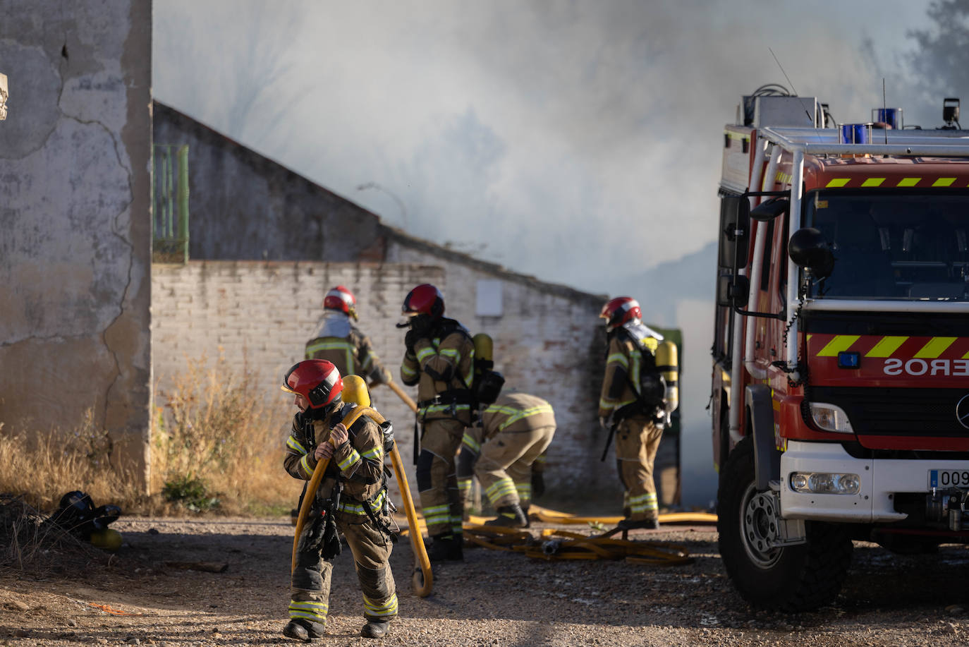 Fotos: Se incendian cuatro naves okupadas en el Camino Palomares de Valladolid