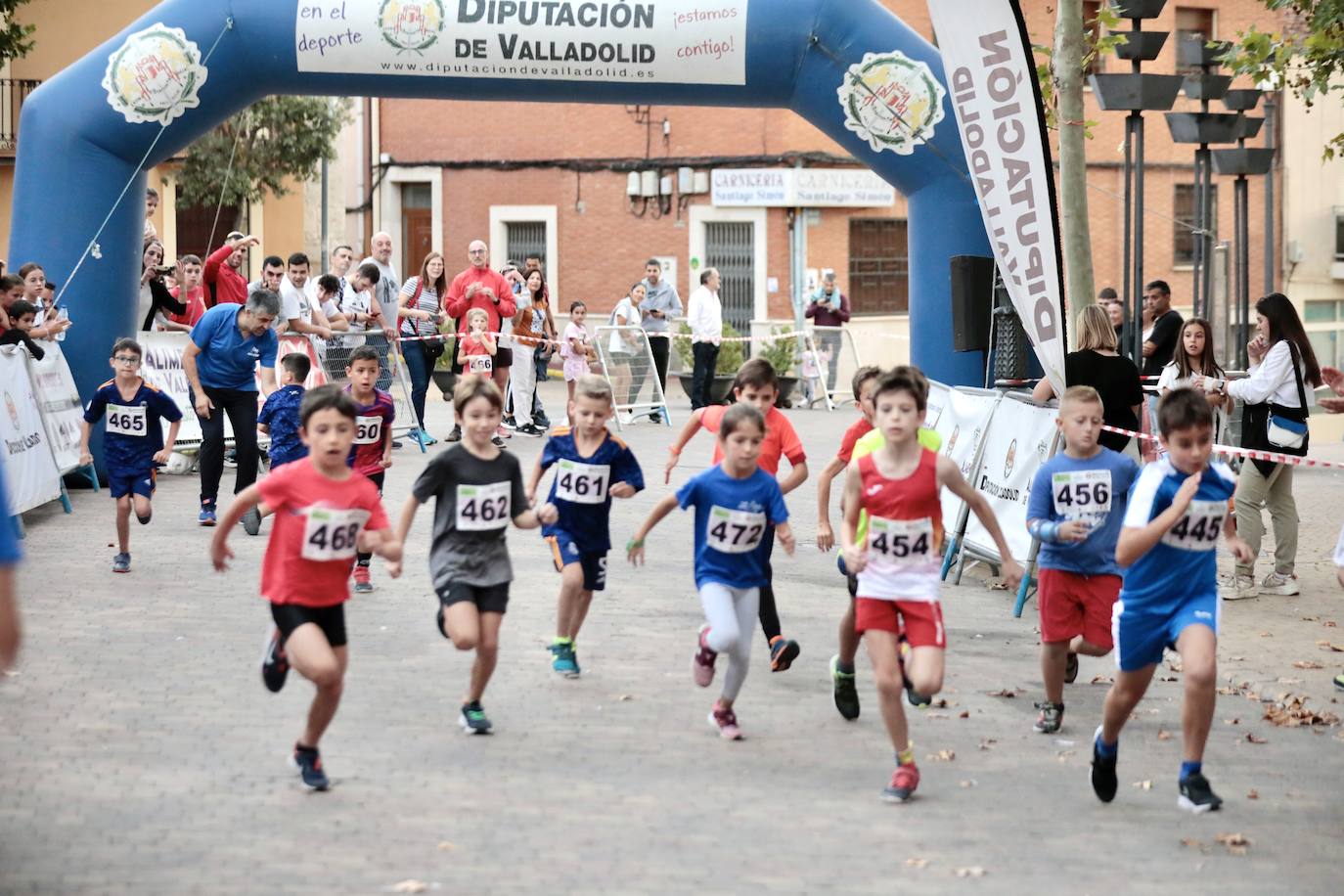 Fotos: Centenares de corredores participan en la segunda etapa del circuito Corriendo Entre Viñas en Cigales