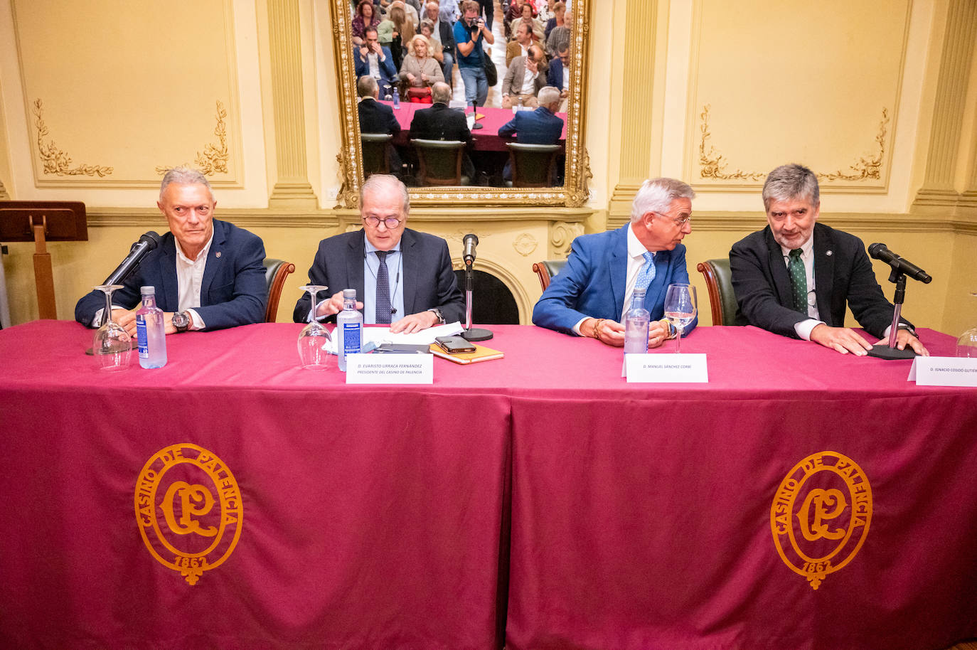 Fotos: El Casino de Palencia recibe al excoronel jefe de la UCO Manuel Sánchez Corbí