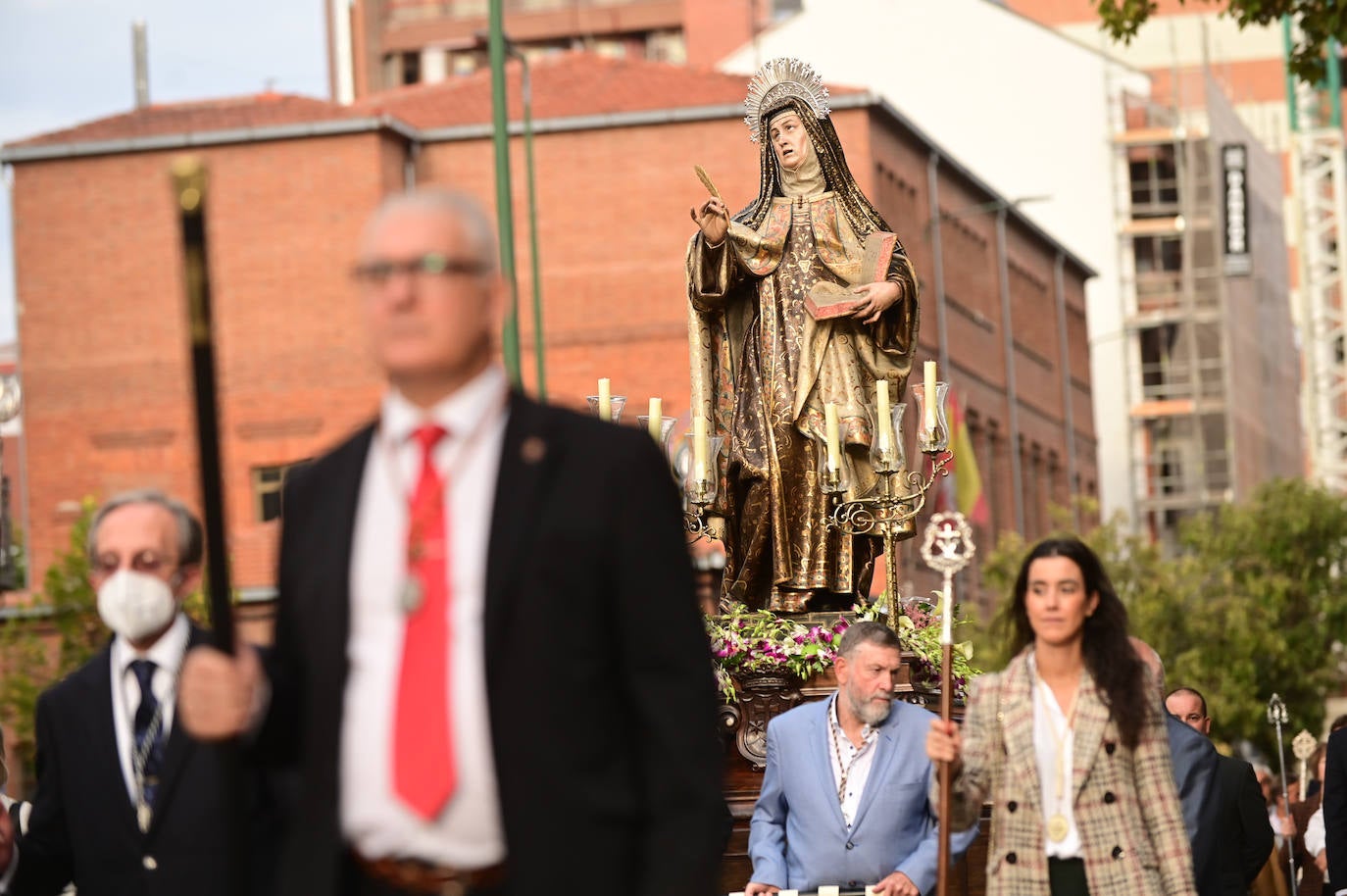 Fotos: Santa Teresa procesiona en Valladolid por el cuarto centenario de su coronación