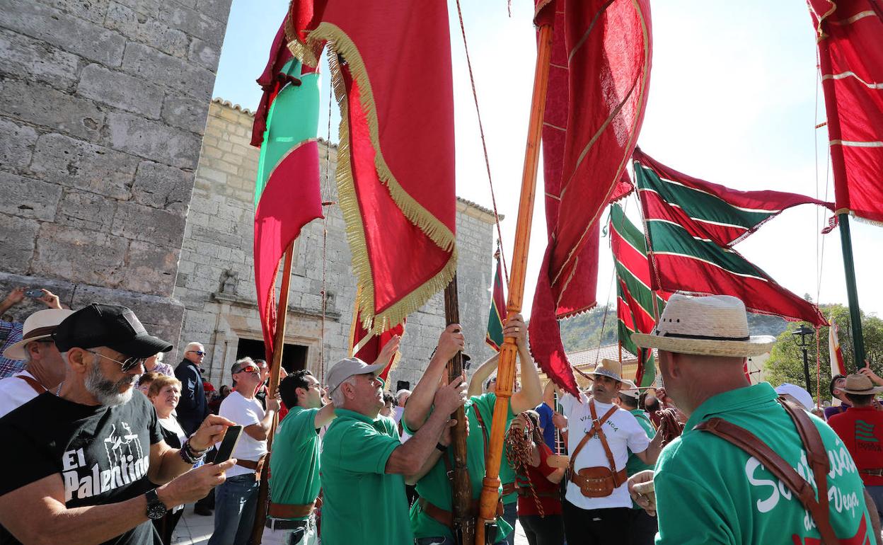 Desfile de pendones, este domingo en Valdecañas.