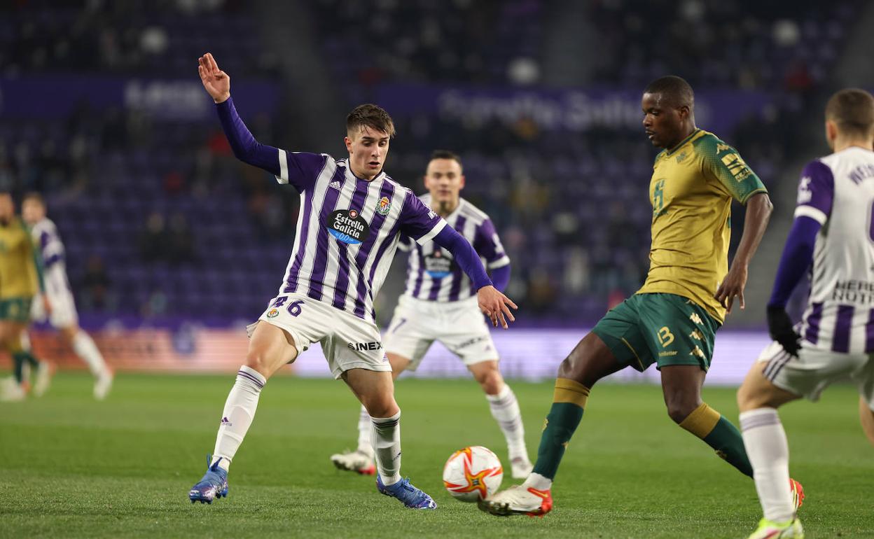 Iván Fresneda, durante un partido frente al Betis en el José Zorrilla. 