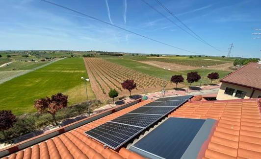 Paneles en una vivienda rural. 