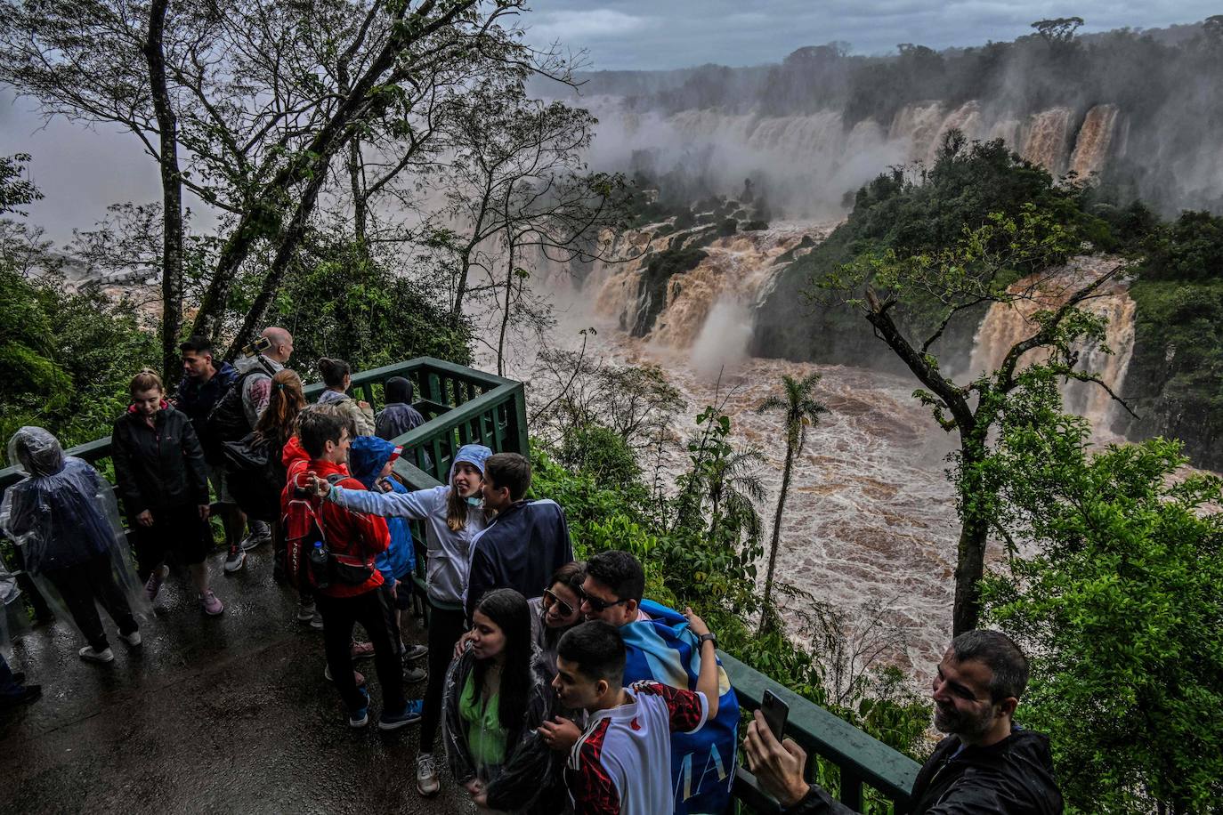 Fotos: Las cataratas de Iguazú se desbordan tras las fuertes lluvias torrenciales