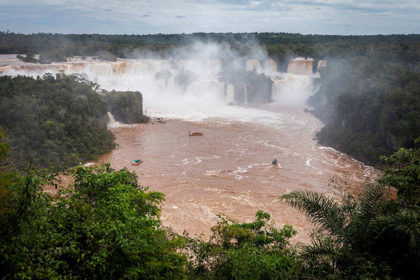 Fotos: Las cataratas de Iguazú se desbordan tras las fuertes lluvias torrenciales