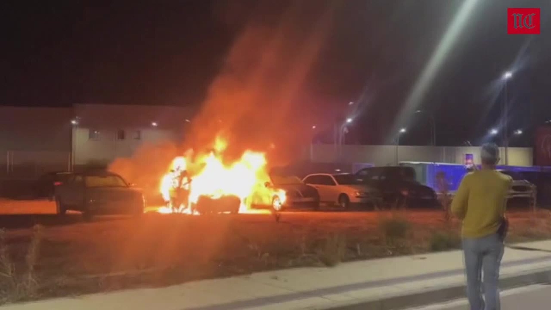 Un exrecluso quema dos coches en Valladolid