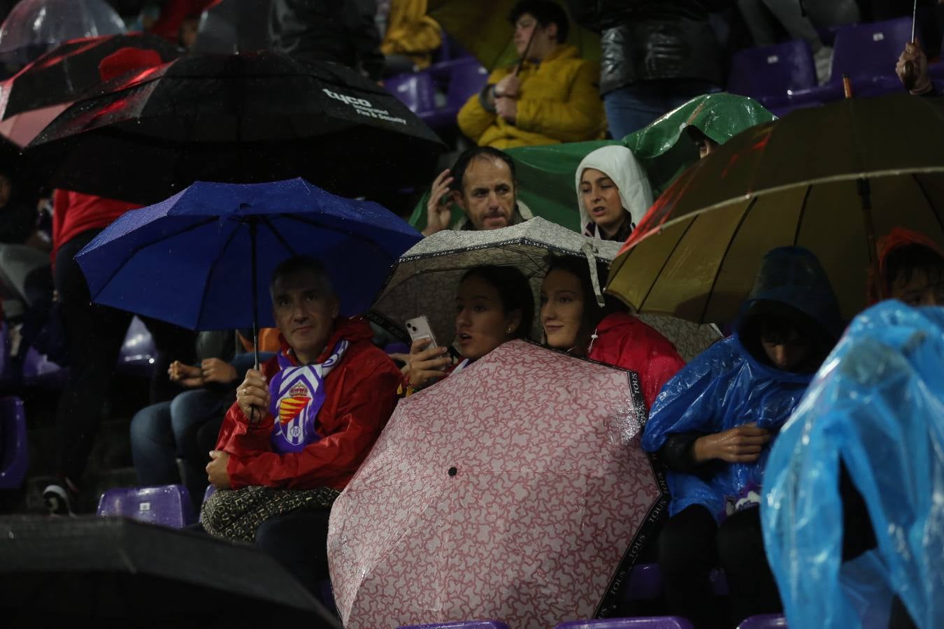 Fotos: Búscate en las fotos de la grada del Real Valladolid-Celta de Vigo (1/4)